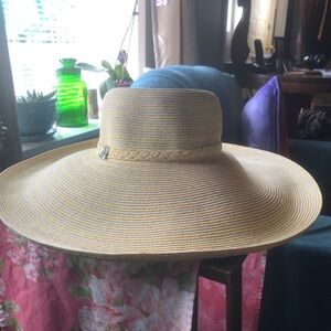 Big floppy sun hat